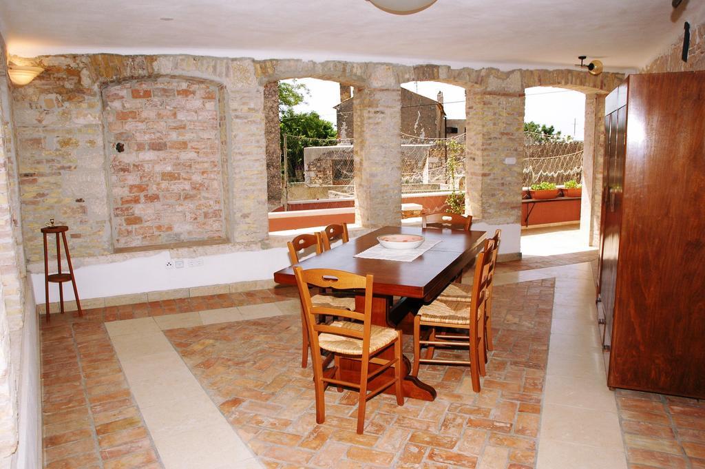 Kastel Kastelir Acomodação com café da manhã Exterior foto